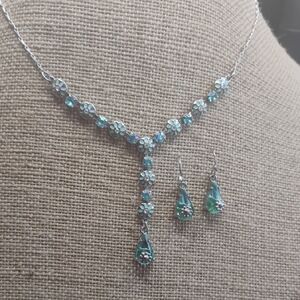 Avon Silver and Blue Floral Necklace Set